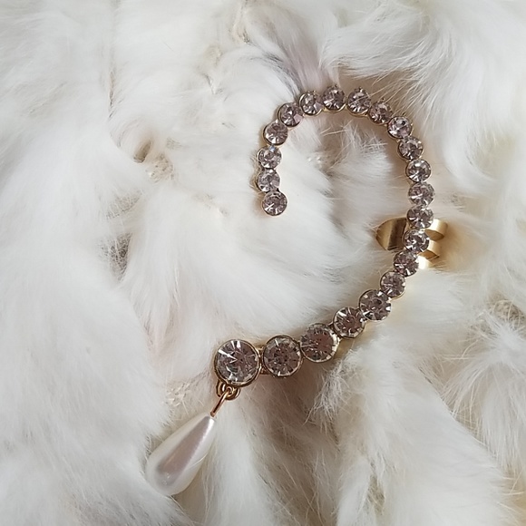 Jewelry - 💢💢SALE💢💢New Earring Cuff